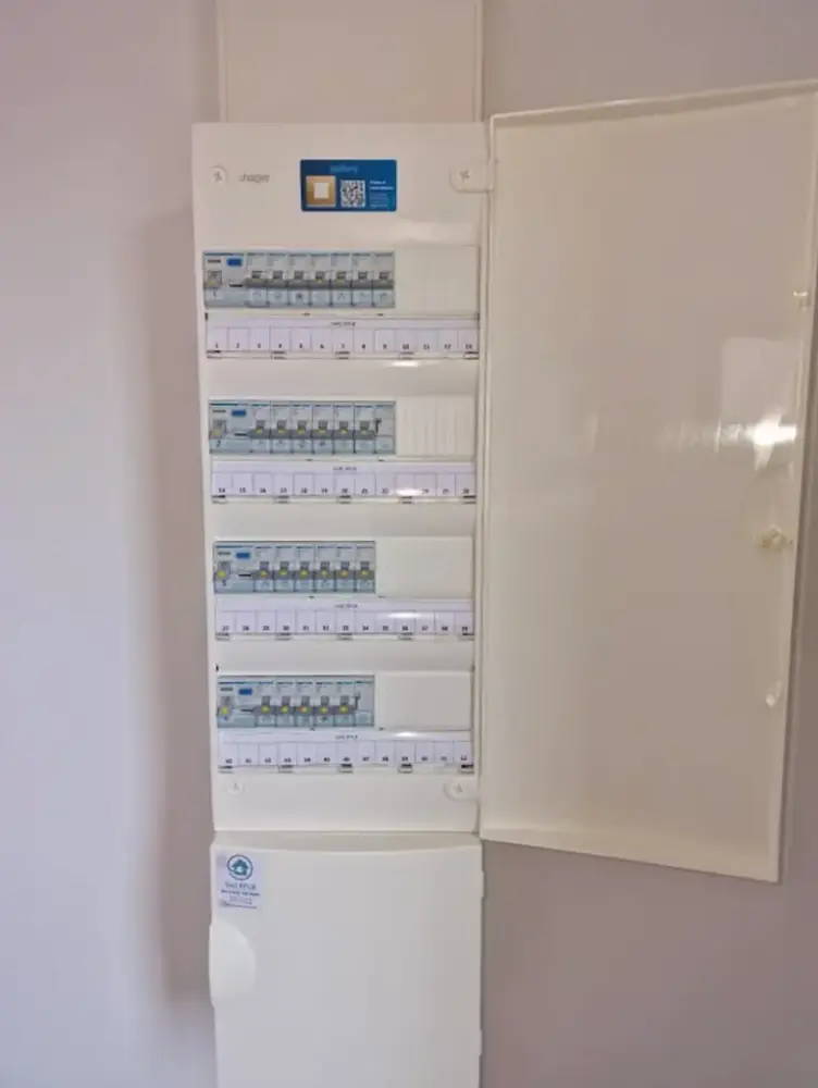 electricien-compiegne-renovation-instalation-devis-gratuit-professionnel-coffret-electrique