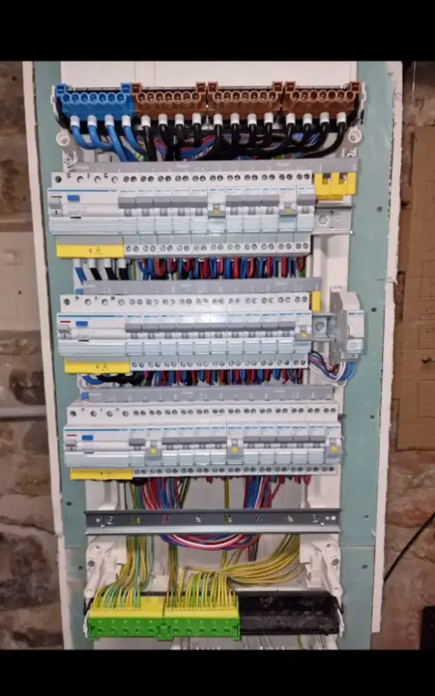 electricien-compiegne-renovation-instalation-devis-gratuit-professionnel-realisation-compteur